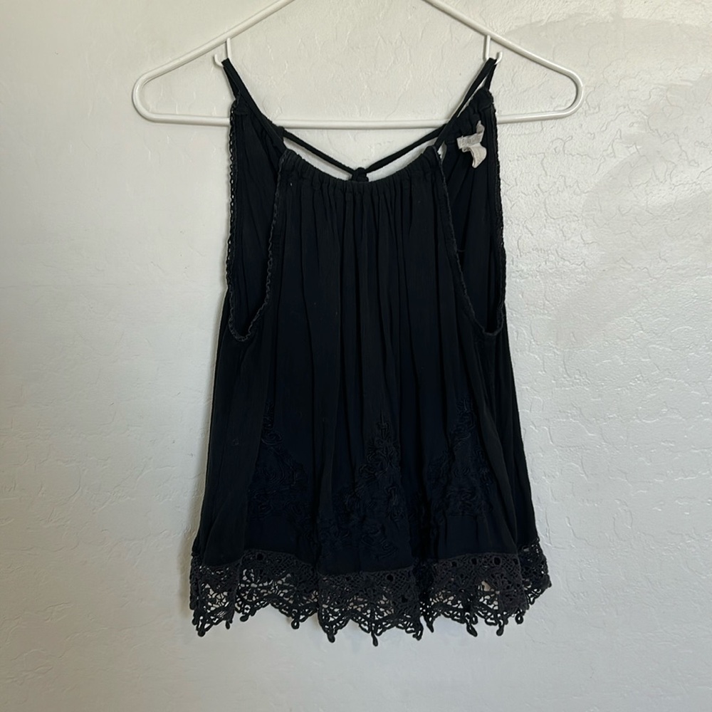Black Forever 21 Lace Tank Top Size Medium